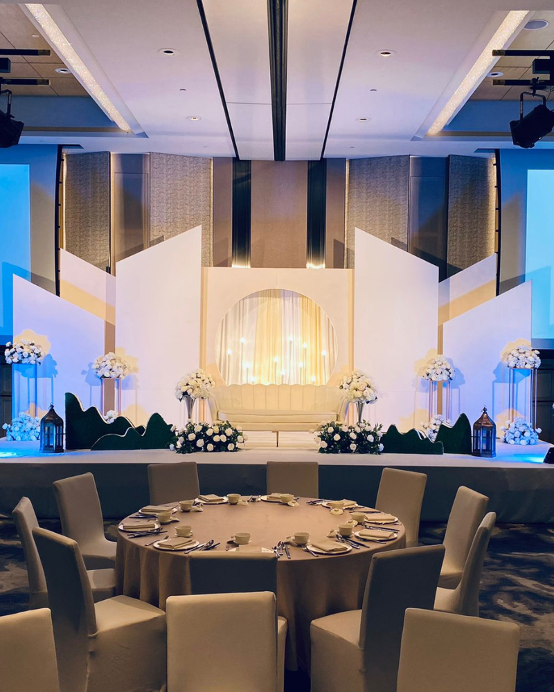 Luxury wedding backdrop decoration setup by Zeaflora