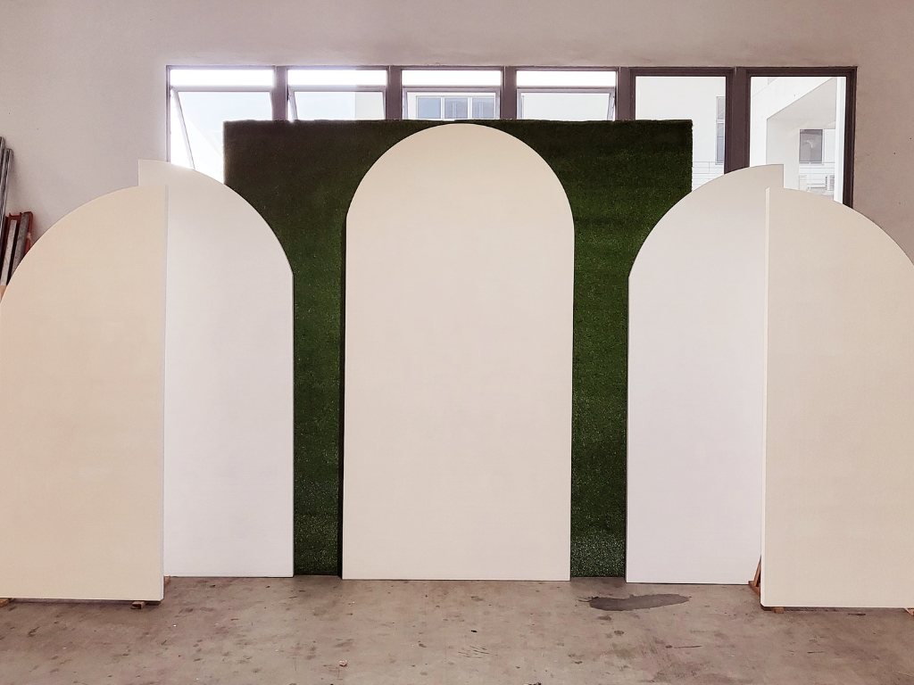 Customised wedding backdrop with floral styling by Zeaflora